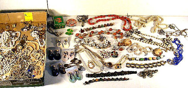 Large lot of misc. costume jewelry, necklaces, pin: Large lot of misc. costume jewelry, necklaces, pins, beads, cameos, bracelets, etc.
