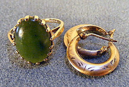 Gold lot. 10k gold ring w/ green stone, 3.6 grams.: Gold lot. 10k gold ring w/ green stone, 3.6 grams. 14k gold earrings, 1.5 grams.