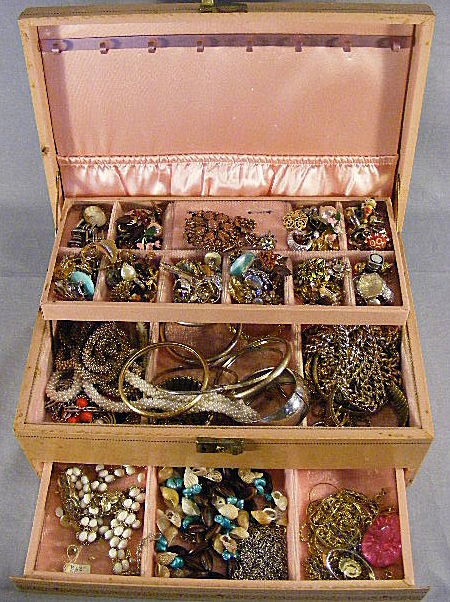 Jewelry box of estate costume jewelry, earrings, p: Jewelry box of estate costume jewelry, earrings, pins, chains, bracelets, bangles, etc.