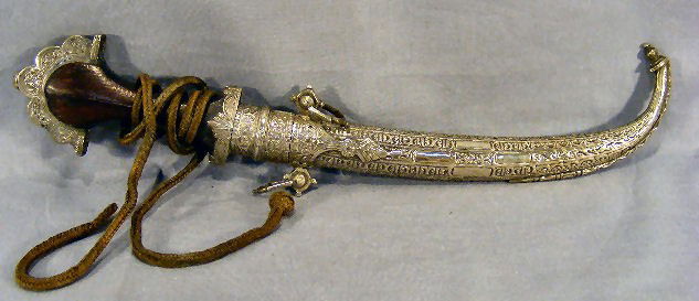 Turkish Mughal dagger with metal scabbard, very go: Turkish Mughal dagger with metal scabbard, very good condition, 16.25" long