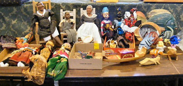 Lot of marionettes, figurines, fish carvings and : Lot of marionettes, figurines, fish carvings and 3 Walt Disney Productions fish figurines