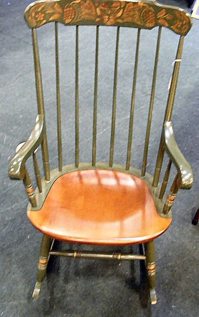 Hitchcock rocking chair, stenciling in exc. Condi: Hitchcock rocking chair, stenciling in exc. Condition. Minor paint wear