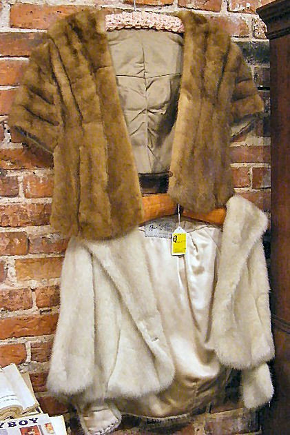 2 fur stoles.: 2 fur stoles.