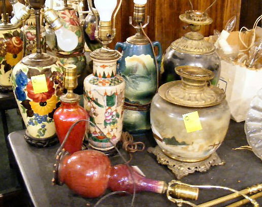 Lot of 7 table lamps, Asian pottery, Italian majo: Lot of 7 table lamps, Asian pottery, Italian majolica & 2 Victorian lamp bases. (some as is).