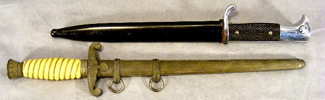 GermanThird Reich Army officer's dagger by WKC,: Third Reich Army officer's dagger by WKC Solingen, undamaged grip, blade very good with very light spotting together with dress bayonet with rust on blade, handle and scabbard very good.