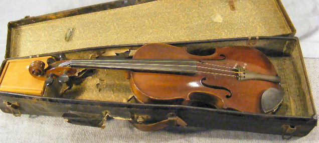 Japanese violin, trademark label inside, no cracks: Japanese violin, trademark label inside, no cracks or breaks, case crushed