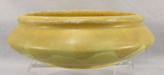 Roseville pottery Carnelian pattern bowl, 9" diame: Roseville pottery Carnelian pattern bowl, 9" diameter, mineral deposit along top edge