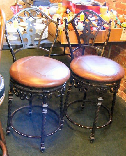 Pair of contemporary iron bar stools. Seat height : Pair of contemporary iron bar stools. Seat height is 25".