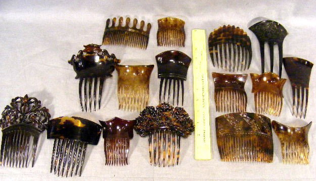 Lot of 16 celluloid, tortoise shell hair combs, tw: Lot of 16 celluloid, tortoise shell hair combs, two in last photo have some damage
