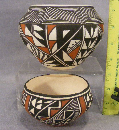 Two pieces Native American Acoma, New Mexico pott: Two pieces Native American Acoma, New Mexico pottery artist signed "G.V." and "DSA"