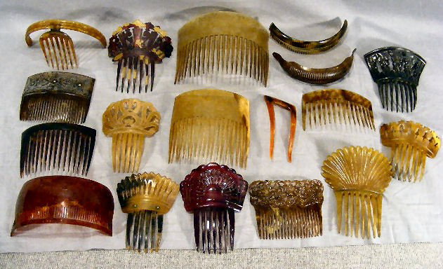 Lot of 18 celluloid and tortoise shell hair combs,: Lot of 18 celluloid and tortoise shell hair combs, all in good condition.