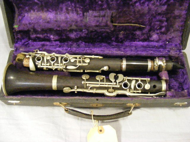 Vintage M G VOIGT clarinet w/ case.: Vintage M G VOIGT clarinet w/ case.