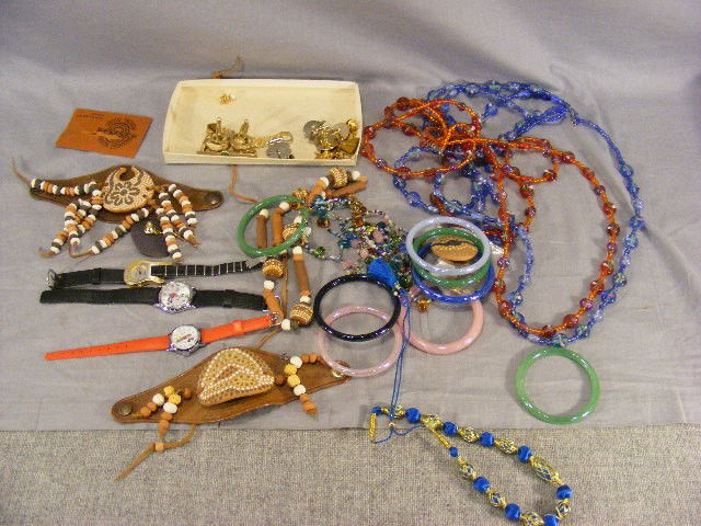 Costume jewelry lot, bangles, cufflinks, tie tacs: Costume jewelry lot, bangles, cufflinks, tie tacs, Mickey Mouse watch, Goofy watch, guitar watch, Aboriginal Design jewelry, etc.