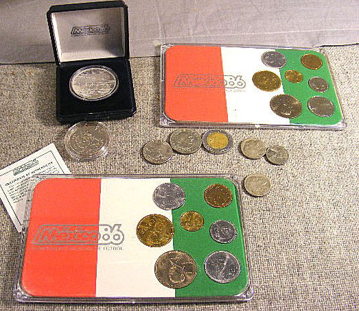 Coin lot: Mexico 1986 World Championship of footb: Coin lot: Mexico 1986 World Championship of football- one 100 Pesos silver proof coin, two 1986 proof sets. 2 US Buffalo nickels, 1995 Liberty V-day half dollar, misc. coins.