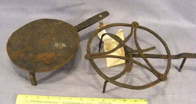 2 Antique iron rotating trivets: 2 Antique iron rotating trivets