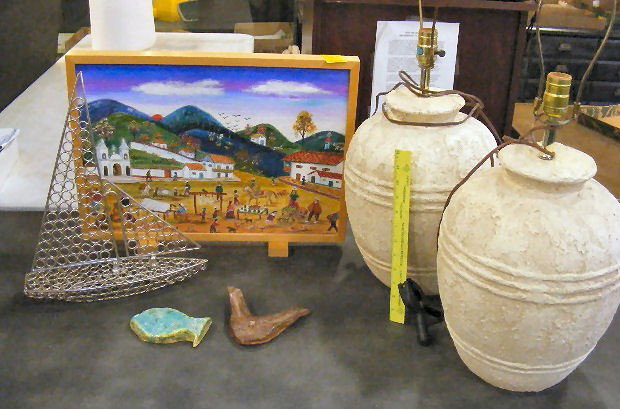 Misc. lot, lamps, Caribbean painting, sailboat, e: Misc. lot, lamps, Caribbean painting, sailboat, etc.