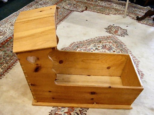 Pine cradle, no rockers. Dovetailed construction.: Pine cradle, no rockers. Dovetailed construction. 25" x 32" long.