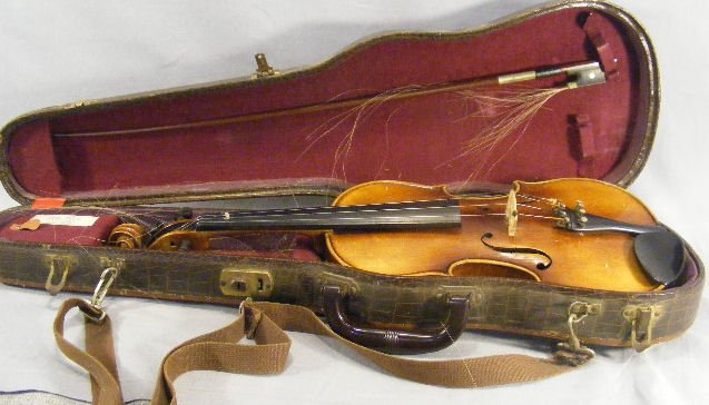 Estate E.R. Pfretzschner 1954 violin, Stradivarius: Estate E.R. Pfretzschner 1954 violin, Stradivarius model, with Scherl & North label. Model A211 3/4, serial number 5-1238, with 7/55 date.