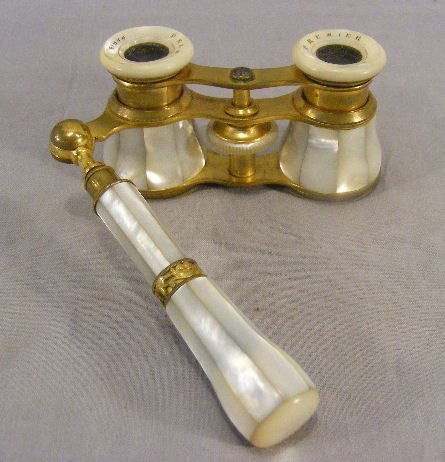Mother of pearl opera glasses with holder, no dama: Mother of pearl opera glasses with holder, no damage, Premier Paris
