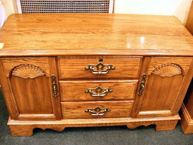 Oak Lane chest with cedar interior, 42" wide: Oak Lane chest with cedar interior, 42" wide