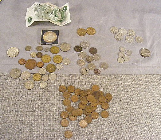 Lot of misc. coins, 5 Roosevelt dimes 1946 -1963,: Lot of misc. coins, 5 Roosevelt dimes 1946 -1963, 1944 half dollar, 6 quarters 1943-1955, 40 wheat cents, two one dollar Sacajawea coins, 80 cents in odd U.S. coins, foreign coins, etc.