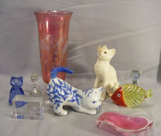 Misc. lot including art glass spoon rest, fish pa: Misc. lot including art glass spoon rest, fish paperweight, Lenox cat figurine, cranberry vase, etc.