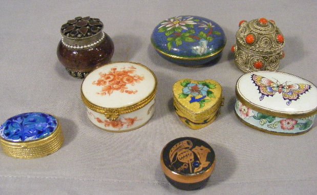 Lot of eight misc. boxes including enameled, Limo: Lot of eight misc. boxes including enameled, Limoges, cloisonne, etc.