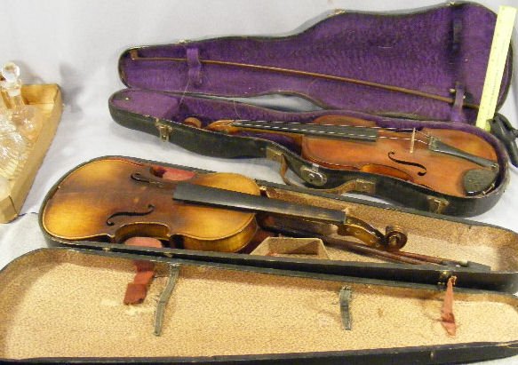 Two violins, no labels, 3 unmarked bows, as is: Two violins, no labels, 3 unmarked bows, as is