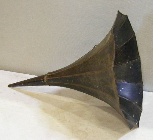 Edison Home Phonograph horn, 33" high, 22" diamet: Edison Home Phonograph horn, 33" high, 22" diameter