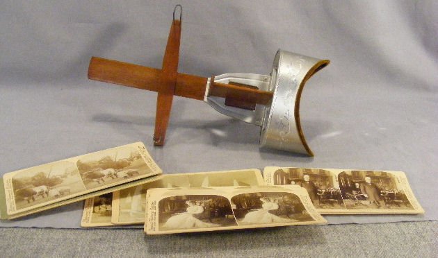 Underwood & Underwood stereo viewer in fine condi: Underwood & Underwood stereo viewer in fine condition along with ten views