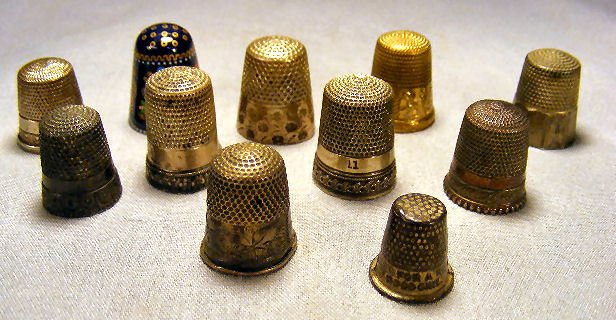 Thimbles, some sterling & silver, 11pcs.: Thimbles, some sterling & silver, 11pcs.