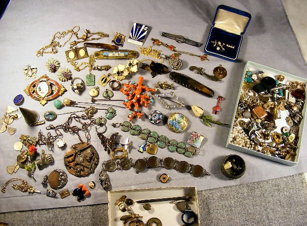 Misc. jewelry lot, pins, Ciner earrings, bracelet: Misc. jewelry lot, pins, Ciner earrings, bracelet, cufflinks, 1962 Seattle World's fair pin, findings & parts, pocket knives.