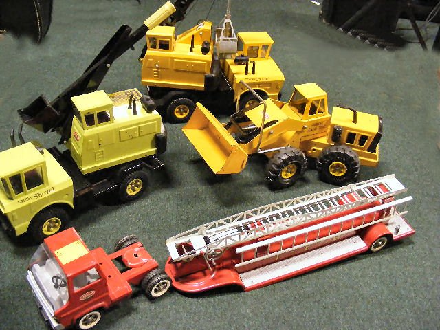 Tonka trucks, 4pcs. 1970's 3930 Shovel, Loader, Cr: Tonka trucks, 4pcs. 1970's 3930 Shovel, Loader, Crane & Fire Truck (missing 1 ladder).