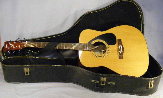 Yamaha F-310 Acoustic Guitar, excellent condition: Yamaha F-310 Acoustic Guitar, excellent condition