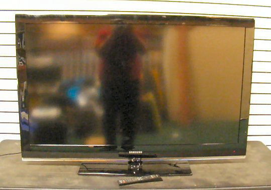 Samsung 52" flat screen television, model LN52B530: Samsung 52" flat screen television, model LN52B530P7F, with remote