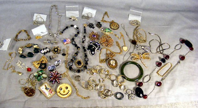 Lot of costume jewelry including beads, chains, p: Lot of costume jewelry including beads, chains, pins, bracelets, pendants, cufflinks and earrings
