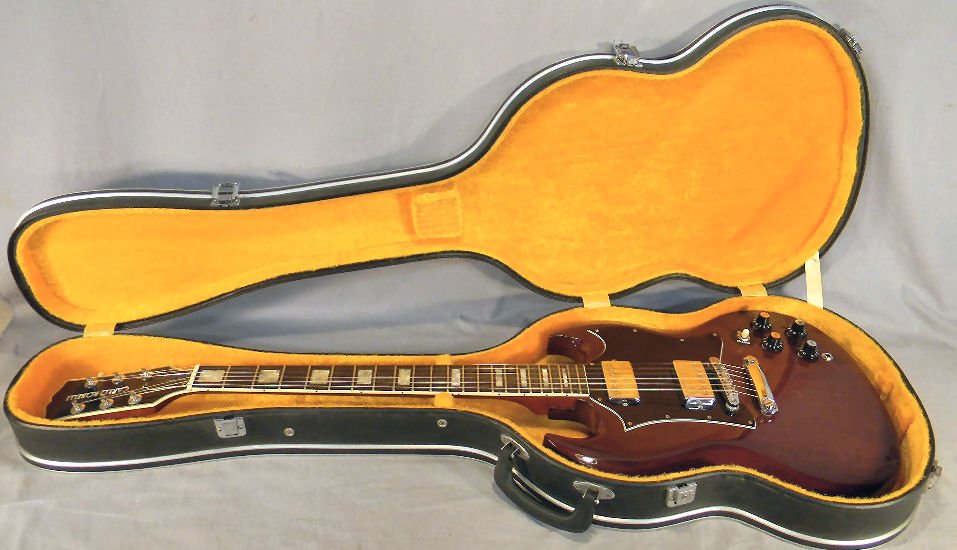 Carlo Robelli Deluxe electric guitar and case, din: Carlo Robelli Deluxe electric guitar and case, dings top surface pictured, otherwise excellent, 40" long
