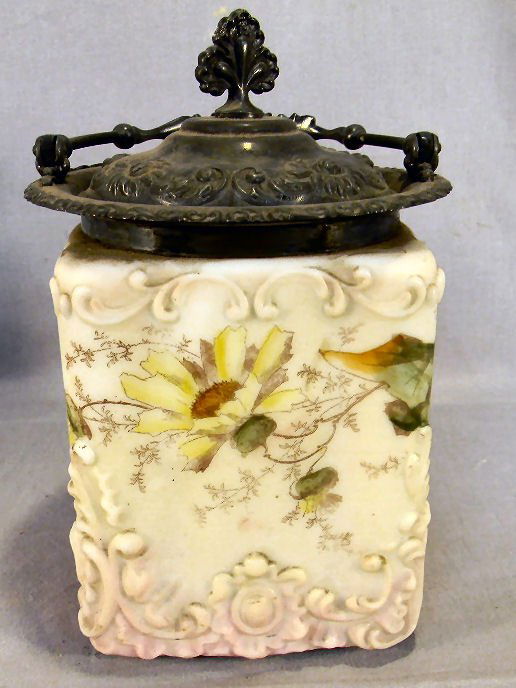 Wavecrest cracker jar, unsigned, no chips or crack: Wavecrest cracker jar, unsigned, no chips or cracks, 9" high to top of lid finial