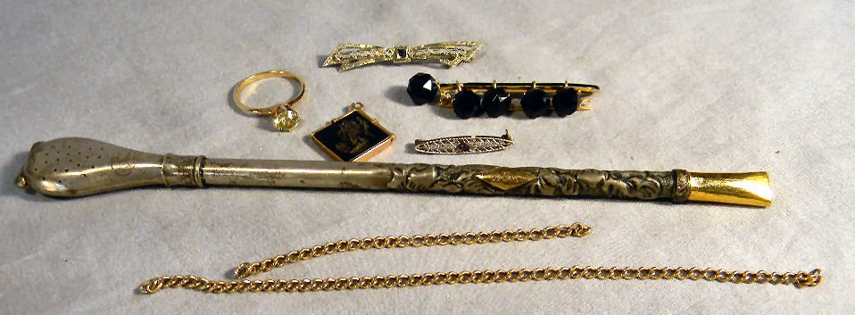 Lot of misc. gold including 14K gold chain - broke: Lot of misc. gold including 14K gold chain - broken, filigree pin, watch fob frame, black enameled gold pin with beads (damaged), 800 silver Argentina mate tea straw with 18K gold mouth piece and 10K