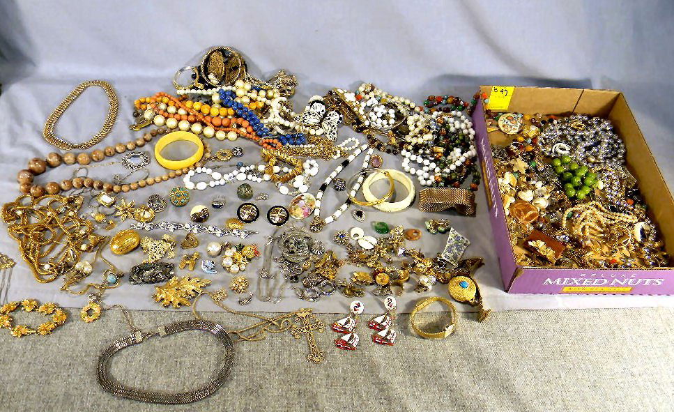 Large lot of misc. costume jewelry including rings: Large lot of misc. costume jewelry including rings, chains, bracelets earrings, pins, etc.