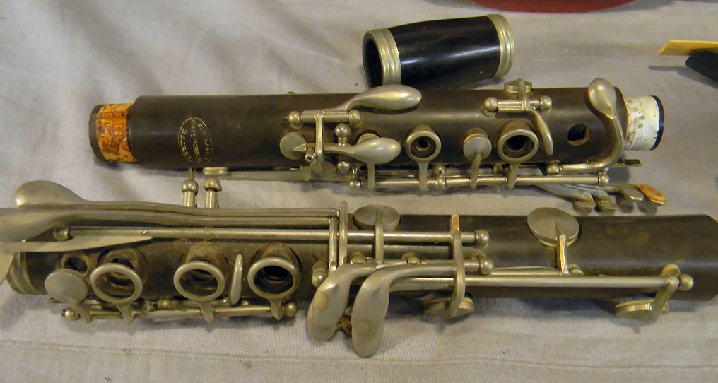 Estate Evette French Clarinet. It is complete and: Estate Evette French Clarinet. It is complete and sold as is.