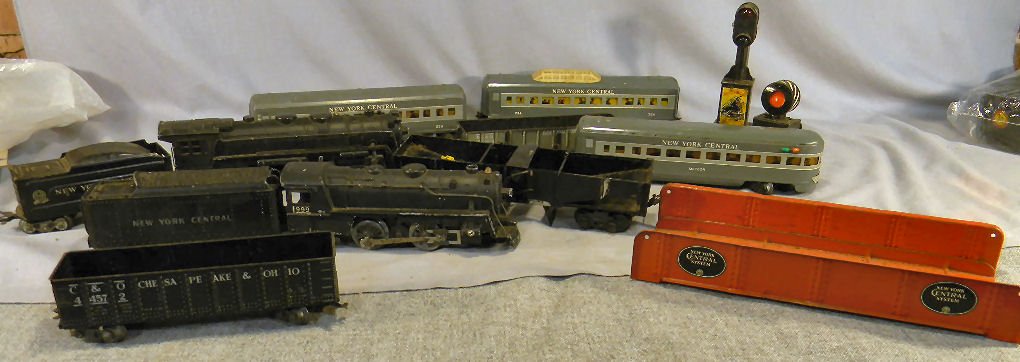 Miscellaneous train lot, including Marx locomotiv: Miscellaneous train lot, including Marx locomotives, passenger cars, box car, log car, tenders, etc.