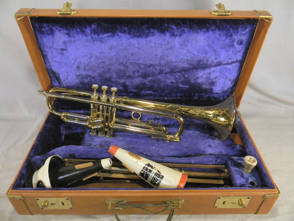 Martin Trumpet, excellent condition, "Committee m: Martin Trumpet, excellent condition, "Committee model", with original leather case, handle missing. Serial #209027