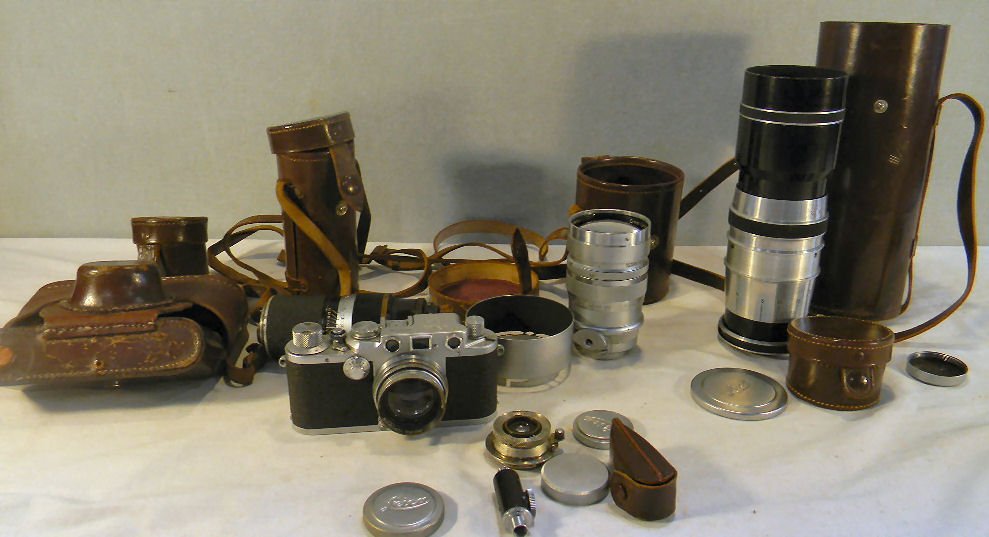 Estate Leica camera with lenses and accessories,: Estate Leica camera with lenses and accessories, last lens photographed is heavily damaged. Camera is not tested. Included is an Ernst Leitz Wetzlar SUMMAREX f=8.5cm 1;1,5 No.732400 lens, Leitz Elmar,