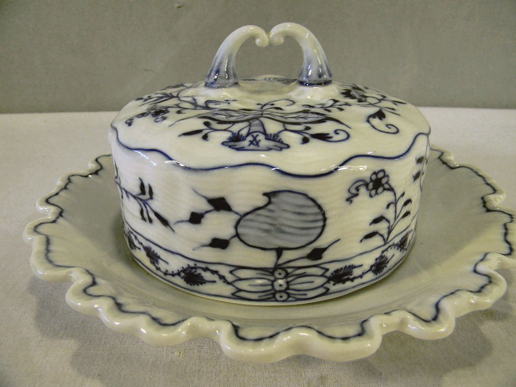Meissen crossed swords, blue onion pattern covered butt: Meissen crossed swords, blue onion pattern covered butter dish, excellent condition, no chips or cracks, crossed sword marks on bottom dish and in decoration on dish and cover. 8 1/8" dia. Of dish