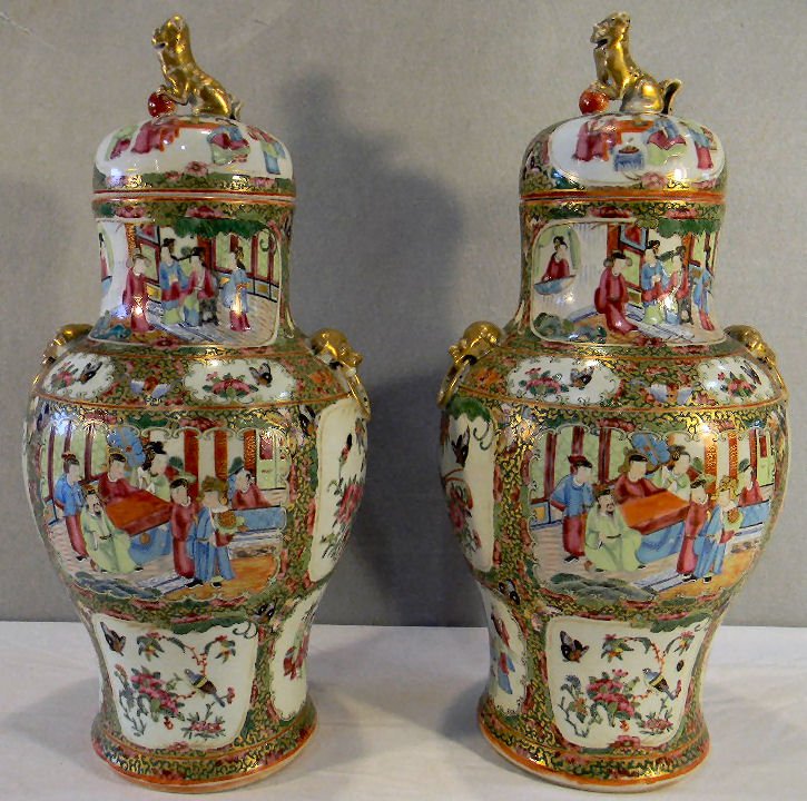 Pair of famile rose covered urns, 20" high overall, tai: Pair of famile rose covered urns, 20" high overall, tail of one foo dog finial broken, no cracks or repairs. Minor gold wear, chips on edge of one lid.