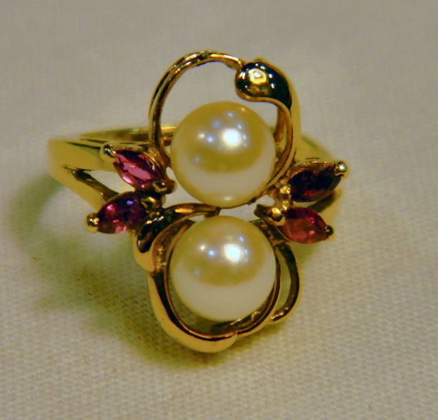 14K yellow gold ring set with two pearls and four ruby : 14K yellow gold ring set with two pearls and four ruby colored stones, size 5.75, 4.2 grams total weight