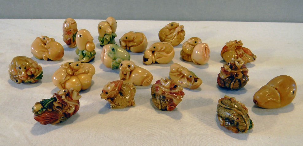 Lot of twenty cast resin netsuke: Lot of twenty cast resin netsuke, animal subjects
