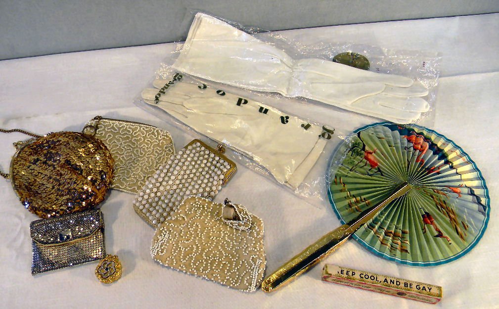 Lot of 1 pair of evening gloves and 1 pair of kid glove: Lot of 1 pair of evening gloves and 1 pair of kid gloves, evening bags, pill box, foldaway fan with box