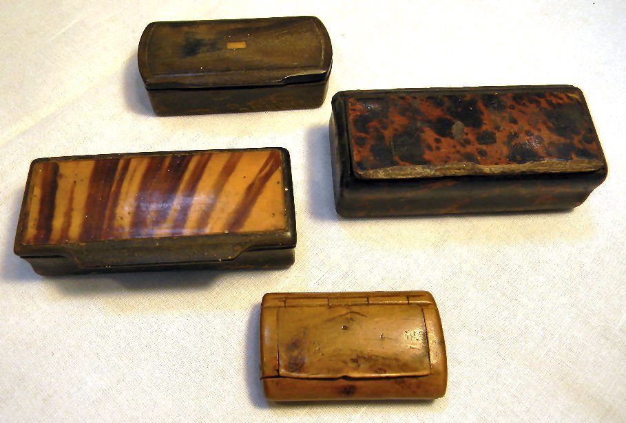 Lot of snuff boxes, small carved wood, papier mache wit: Lot of snuff boxes, small carved wood, papier mache with faux tortoise finish (wear on edges), horn box with insect hole, small horn box with "Harold Ryan Aug. 1794" scratched lightly on the bottom.